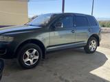 Volkswagen Touareg 2005 года за 4 200 000 тг. в Тараз – фото 2