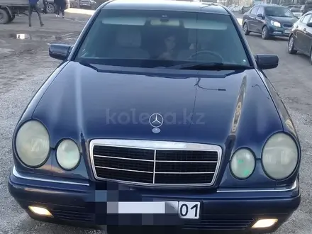 Mercedes-Benz E 230 1997 года за 4 300 000 тг. в Астана