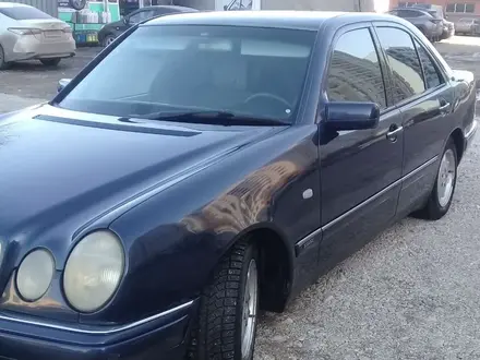 Mercedes-Benz E 230 1997 года за 4 300 000 тг. в Астана – фото 3