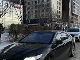 Toyota Camry 2019 года за 14 400 000 тг. в Астана – фото 2