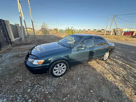 Toyota Camry 1998 года за 3 100 000 тг. в Актобе – фото 2