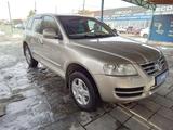 Volkswagen Touareg 2004 годаfor5 600 000 тг. в Талдыкорган – фото 2