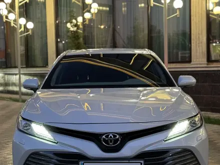 Toyota Camry 2018 года за 14 150 000 тг. в Шымкент – фото 8