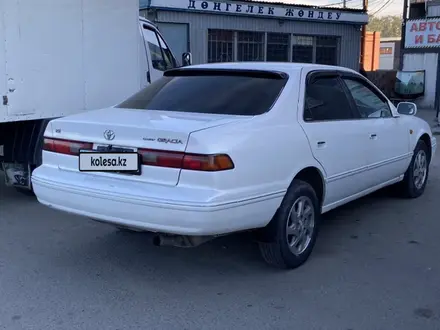 Toyota Camry Gracia 1998 года за 3 500 000 тг. в Семей – фото 3