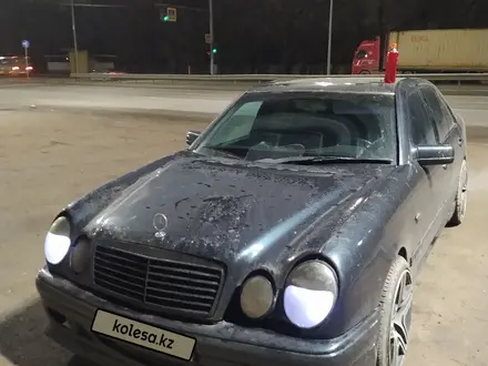 Mercedes-Benz E 280 1996 года за 2 400 000 тг. в Алматы