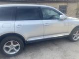 Volkswagen Touareg 2004 года за 3 500 000 тг. в Алматы – фото 4