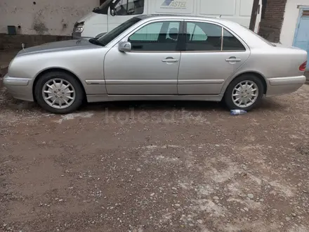 Mercedes-Benz E 320 2000 года за 5 300 000 тг. в Шымкент – фото 3