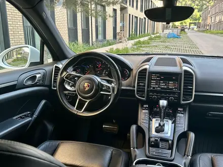 Porsche Cayenne 2015 года за 26 900 000 тг. в Алматы – фото 36