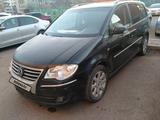 Volkswagen Touran 2009 года за 3 700 000 тг. в Астана – фото 3