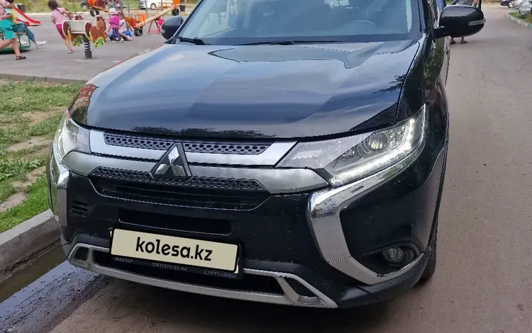 Mitsubishi Outlander 2019 года за 14 900 000 тг. в Аксу