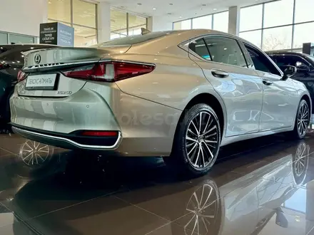Lexus ES 250 Progressive 2025 года за 32 390 000 тг. в Алматы – фото 6