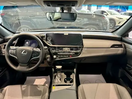 Lexus ES 250 Progressive 2025 года за 32 390 000 тг. в Алматы – фото 5
