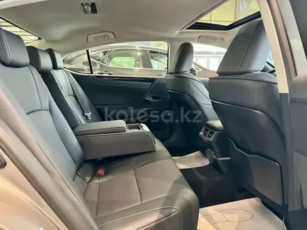 Lexus ES 250 Progressive 2025 года за 32 390 000 тг. в Алматы – фото 9
