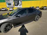 Toyota Camry 2021 года за 10 500 000 тг. в Уральск