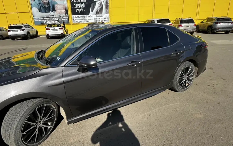 Toyota Camry 2021 года за 10 500 000 тг. в Уральск