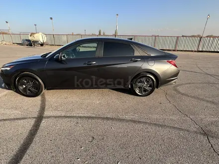 Hyundai Elantra 2022 года за 10 950 000 тг. в Алматы – фото 4