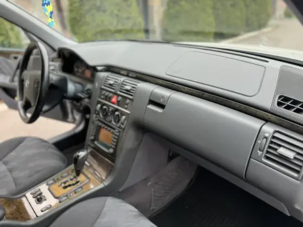 Mercedes-Benz E 280 1999 года за 6 700 000 тг. в Алматы – фото 34