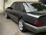 Mercedes-Benz E 200 1994 года за 2 800 000 тг. в Шымкент