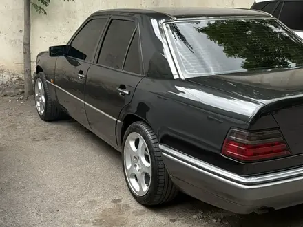 Mercedes-Benz E 200 1994 года за 2 800 000 тг. в Шымкент