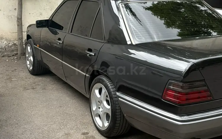 Mercedes-Benz E 200 1994 года за 2 800 000 тг. в Шымкент
