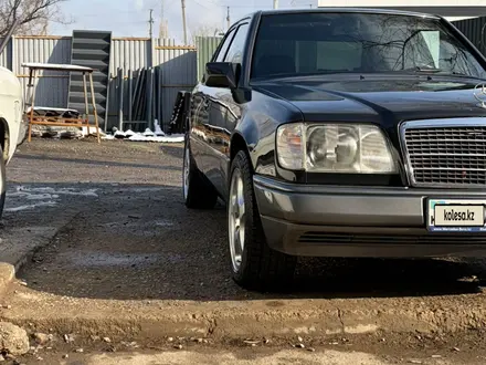 Mercedes-Benz E 200 1994 года за 2 800 000 тг. в Шымкент – фото 4