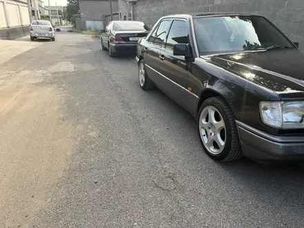 Mercedes-Benz E 200 1994 года за 2 800 000 тг. в Шымкент – фото 3