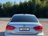 Volkswagen Passat 2013 года за 4 650 000 тг. в Уральск – фото 2