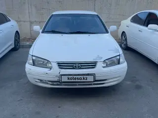 Toyota Camry, 2001