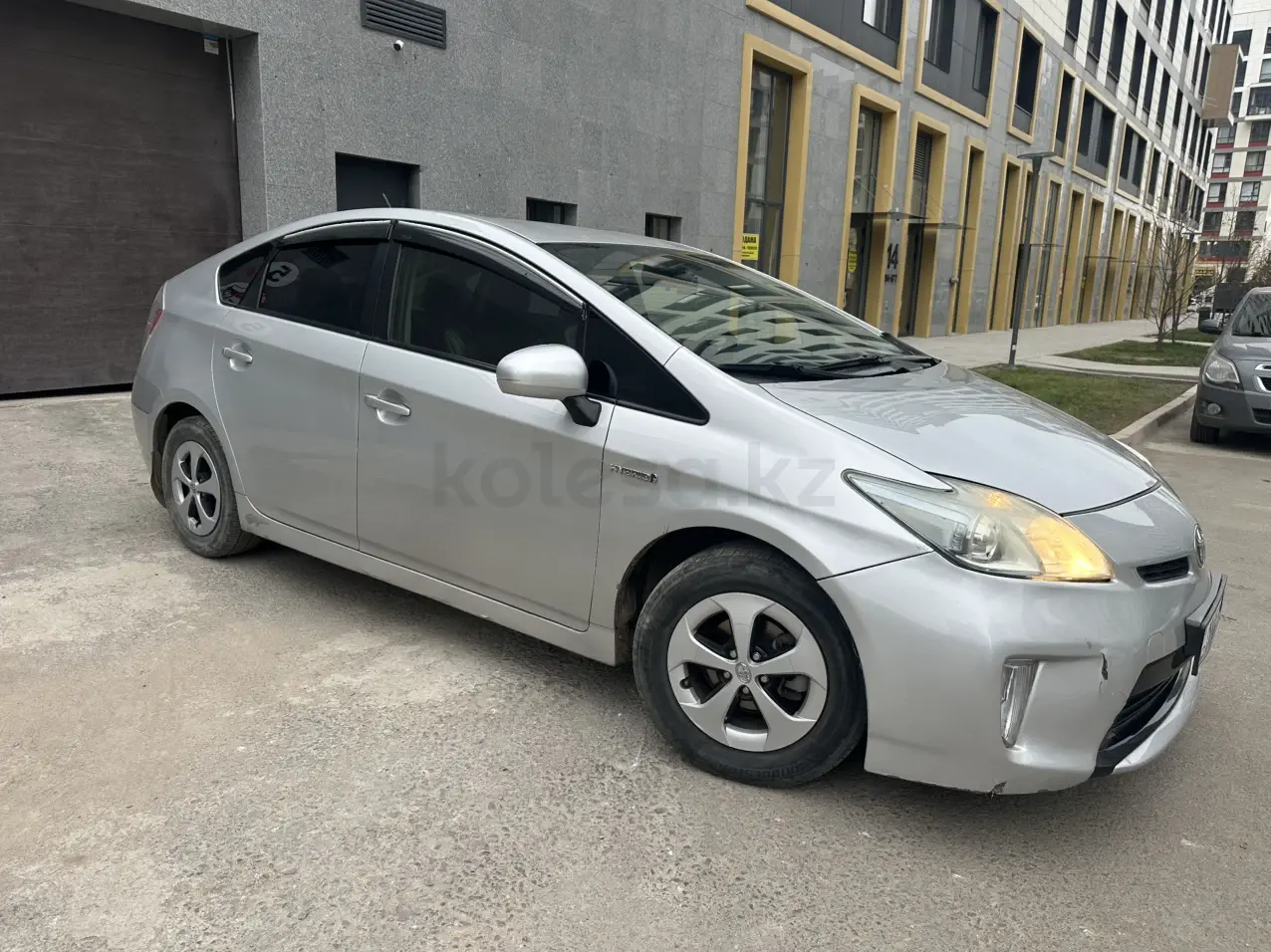 Тойота Prius, 2015