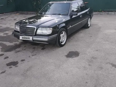 Mercedes-Benz E 220 1994 года за 2 400 000 тг. в Шымкент – фото 3