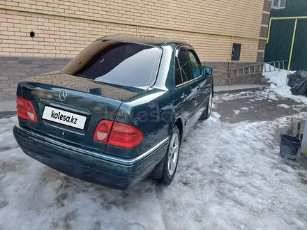 Mercedes-Benz E 230 1996 года за 2 800 000 тг. в Алматы – фото 2