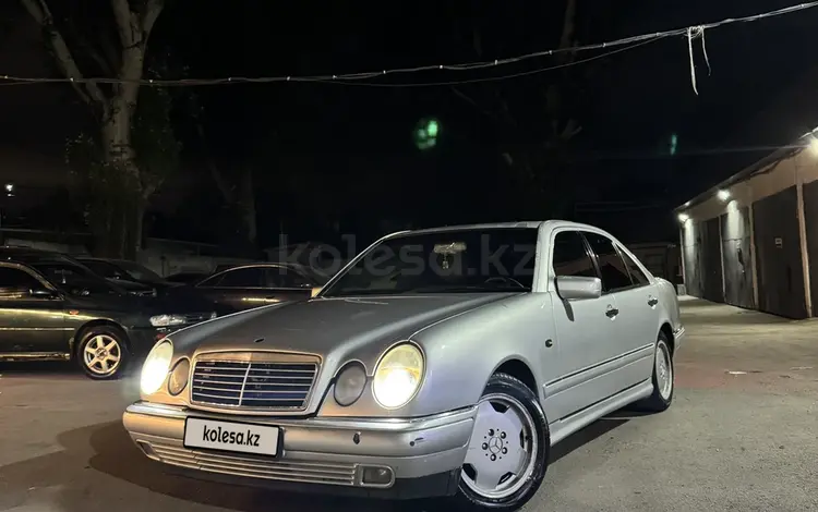 Mercedes-Benz E 320 1996 года за 1 890 000 тг. в Алматы