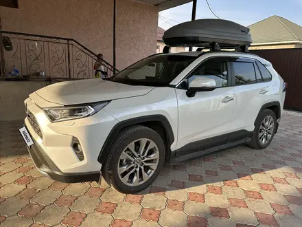 Toyota RAV4 2021 года за 23 000 000 тг. в Алматы