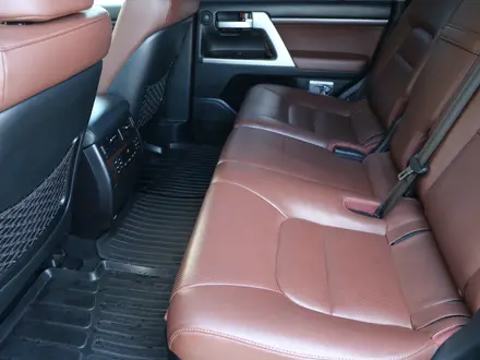 Toyota Land Cruiser Luxe 2016 года за 36 490 000 тг. в Астана – фото 10