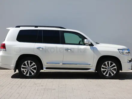 Toyota Land Cruiser Luxe 2016 года за 36 490 000 тг. в Астана – фото 6