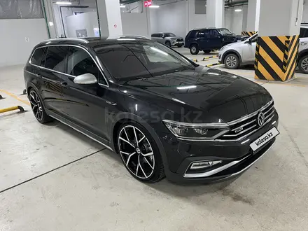 Volkswagen Passat 2022 года за 21 000 000 тг. в Алматы – фото 13