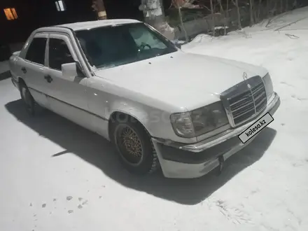 Mercedes-Benz E 200 1990 года за 1 111 111 тг. в Караганда – фото 3