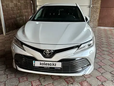 Toyota Camry 2018 года за 15 000 000 тг. в Алматы – фото 2