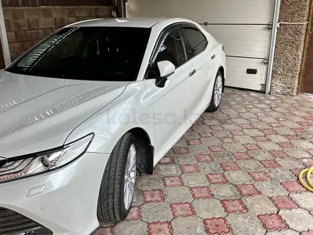 Toyota Camry 2018 года за 15 000 000 тг. в Алматы – фото 4