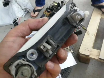 Ручка багажника Toyota Hiace H100 2001 за 10 000 тг. в Астана