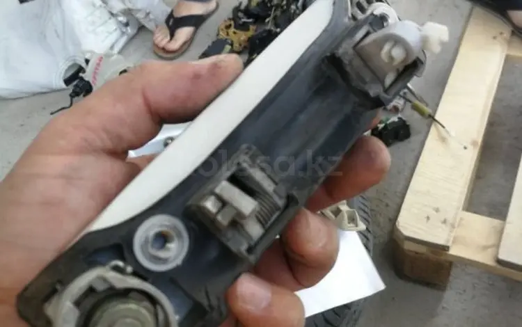 Ручка багажника Toyota Hiace H100 2001 за 10 000 тг. в Астана