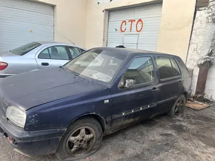 Volkswagen Golf 1993 года за 650 000 тг. в Астана – фото 2