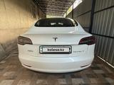 Tesla Model 3 2023 года за 16 500 000 тг. в Алматы – фото 5