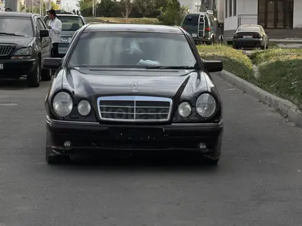 Mercedes-Benz E 320 1996 года за 1 950 000 тг. в Алматы – фото 2