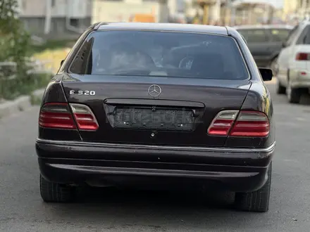 Mercedes-Benz E 320 1996 года за 1 950 000 тг. в Алматы – фото 5