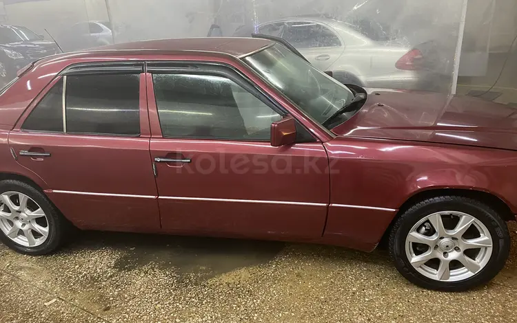 Mercedes-Benz E 220 1994 годаүшін1 800 000 тг. в Астана