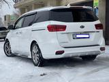 Kia Carnival 2019 года за 11 000 000 тг. в Алматы – фото 5