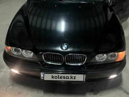 BMW 520 2001 года за 2 590 000 тг. в Шымкент