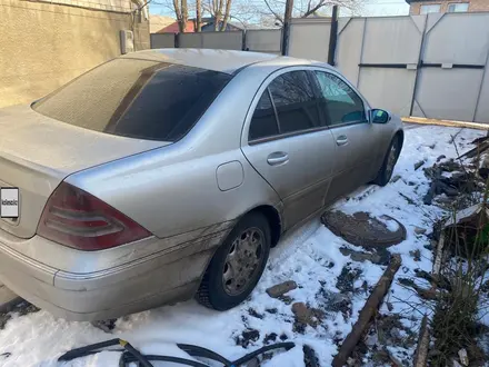 Mercedes-Benz C 220 2001 года за 1 700 000 тг. в Астана – фото 3