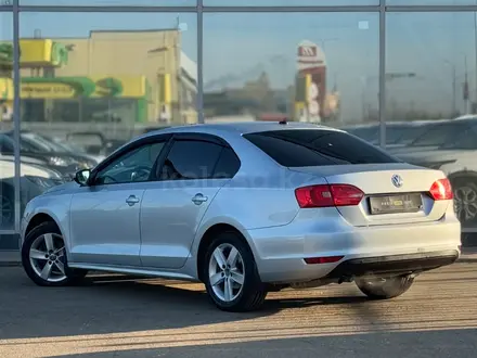 Volkswagen Jetta 2014 года за 5 800 000 тг. в Уральск – фото 2